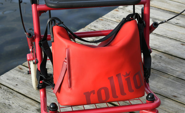 rote rollial Rollatortasche auf rotem Rollator